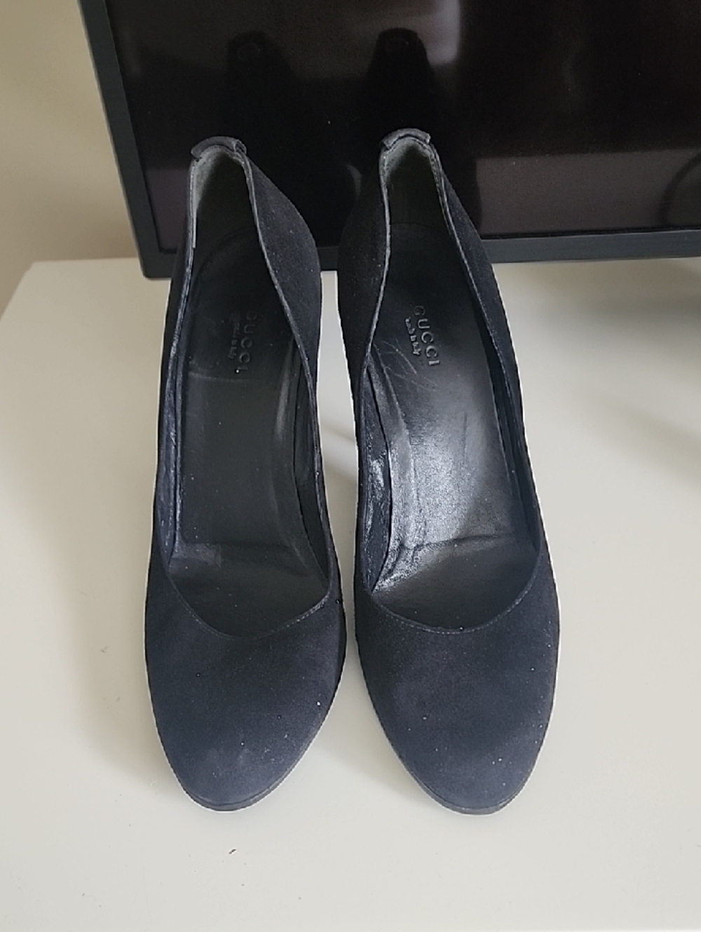 Gucci Black Suede Pumps Logo Insole- AUTHENTIC IN GREAT CONDITION - Picture 7 of 7